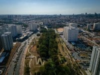 foto aérea de parque linear em campinas