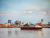 O bloqueio do Estreito de Hormuz interrompeu o fluxo de petróleo, gás natural e fertilizantes para outras partes do mundo. (Foto: Somkanae Sawatdinak/Shutterstock)