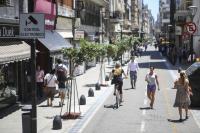 rua de buenos aires acolhedora para pedestres e ciclistas