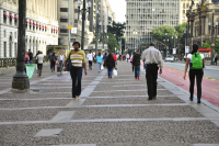 calçadas caminhabilidade pedestres acessibilidade segurança
