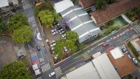 foto aérea de entorno de escola com intervenções de urbanismo tático