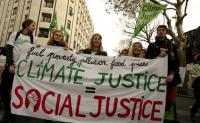 Ativistas do clima têm se mobilizado por políticas climáticas justas que abordem a inequidade sócio-econômica (foto: Andreas Link/Young FoEE)