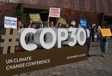 pessoas na entrada da cop30