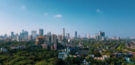 Vista de Mumbai, na Índia, com árvores e edifícios