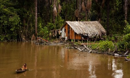 famílias indígenas na Aamazônia