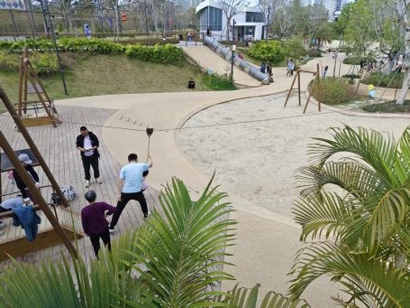 Parquinho no Shenzhen Talent Park (Fase II).