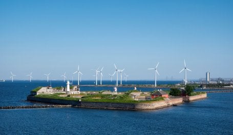 imagem de usinas de energia eólica na dinamarca