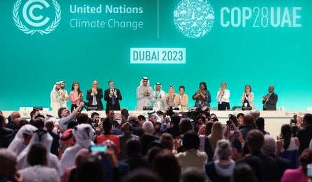 pessoas em conferência climática