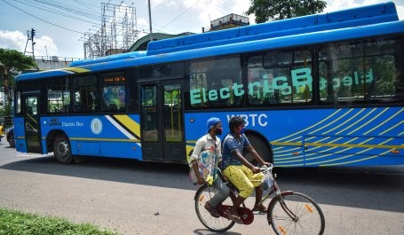 ônibus elétrico índia