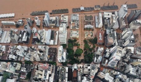  Foto aérea do entorno da Praça da Alfâdega, em Porto Alegre, durante a enchente de maio de 2024.