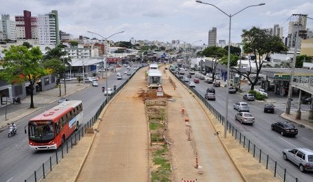 Acessibilidade ainda é um desafio para o BRT de Belo Horizonte. Na imagem, o sistema ainda em obras (foto: Mariana Gil/WRI Brasil)
