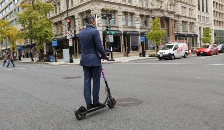 Patinetes elétricos tomaram as ruas de Washington, nos Estados Unidos, em 2018 (Foto: Elvert Barnes/Flickr)