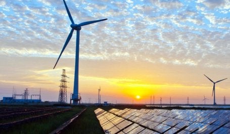 Painéis solares e turbinas eólicas