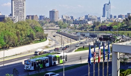 Investimento em ônibus elétricos faz Santiago emergir como uma referência em eletromobilidade (foto: mariordo59/Flickr)