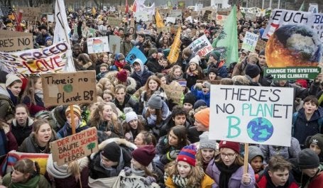 manifestantes pelo clima