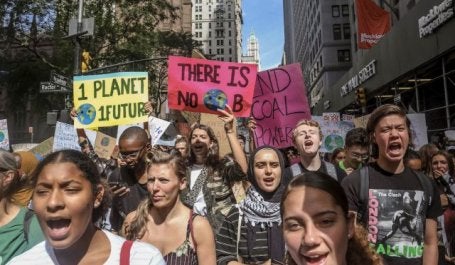 Movimentos de ativistas pelo clima têm se espalhado pelo mundo (foto: Bebeto Matthews/AP Photo)