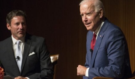 imagem de joe biden em evento