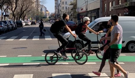 ciclistas e pedestres
