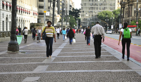calçadas caminhabilidade pedestres acessibilidade segurança