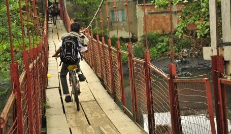 Criança na bicicleta