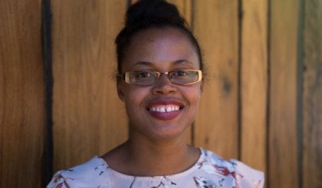 Ayikai Charlotte Poswayo é diretora de programa do projeto SARSAI, que funciona em cidades da África Subsaariana. 