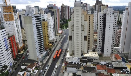 Curitiba, por exemplo, planejou para adensar seus corredores de transporte (foto: Mariana Gil/WRI Brasil)