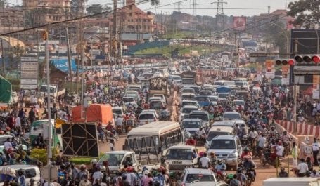 foto de trânsito em uganda