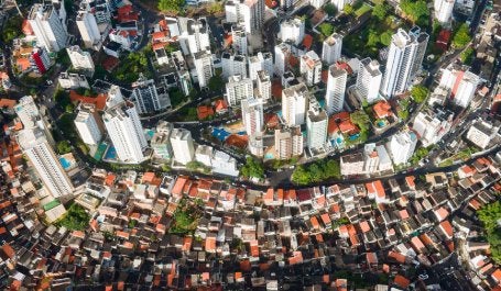 prédios e favela