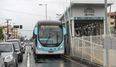 ônibus em parada