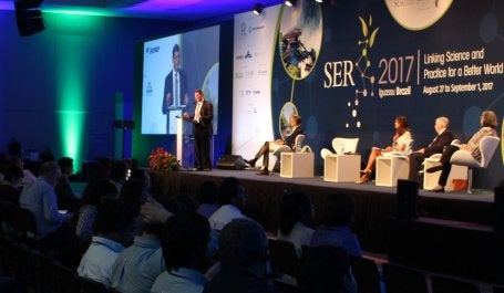 Joaquim Levy (Banco Mundial), Catalina Santamaria (Convention on Biological Diversity), Stephen Rumsey (Permian Global) e Rosa Lemos (Funbio) na abertura da SER2017 (Foto: Mauricio Boff/WRI Brasil)