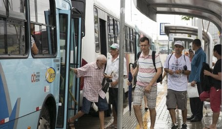Passageiros de ônibus em Fortaleza, Ceará 