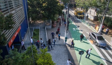 Rua Completa na Joel Carlos Borges: mais segurança para receber o grande fluxo de pedestres (foto: Pedro Mascaro/WRI Brasil)