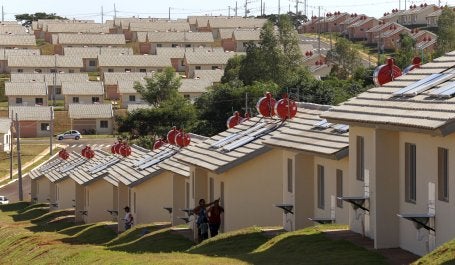 Medidas de eficiência podem gerar economia para empreendimentos de habitação social e redução de despesas para as famílias (Foto: J. A. Sabino/Prefeitura Municipal de Umuarama)