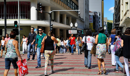 pedestres faixa rua pessoas cidade