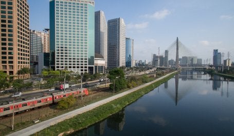 Marco na paisagem de São Paulo, ponte estaiada é parte da OUC Água Espraiada