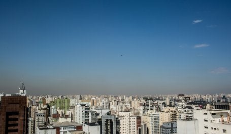 Camada de poluição muitas vezes pode ser vista a olho nu em São Paulo (foto: Kelsen Fernandes / Fotos Públicas)