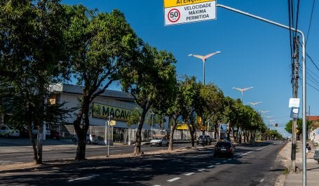  Carros na rua em Fortaleza
