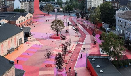 Superkilen é um parque situado no bairro de Nørrebro, em Copenhague. A região é lar de mais de 50 nacionalidades diferentes e o parque traz elementos de diferentes países.