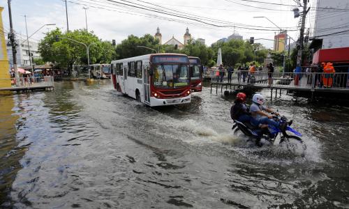 Manaus é afetada por fortes chuvas 