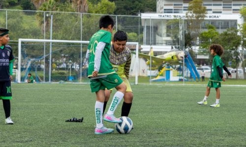 Dezenas de parques espalhados pelos bairros de Loja são usados pelos moradores de todas as idades