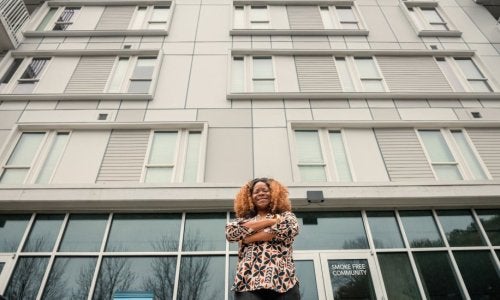 Najah Eskridge, gerente comunitária do Madison Reynoldstown, um empreendimento de moradia acessível construído ao longo da Atlanta Beltline.