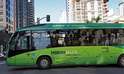 The Brazillian city of Curitiba made tests with hybrid and electric buses to assess the performance of these vehicles (Photo credit: Mariordo/Wikimedia Commons)