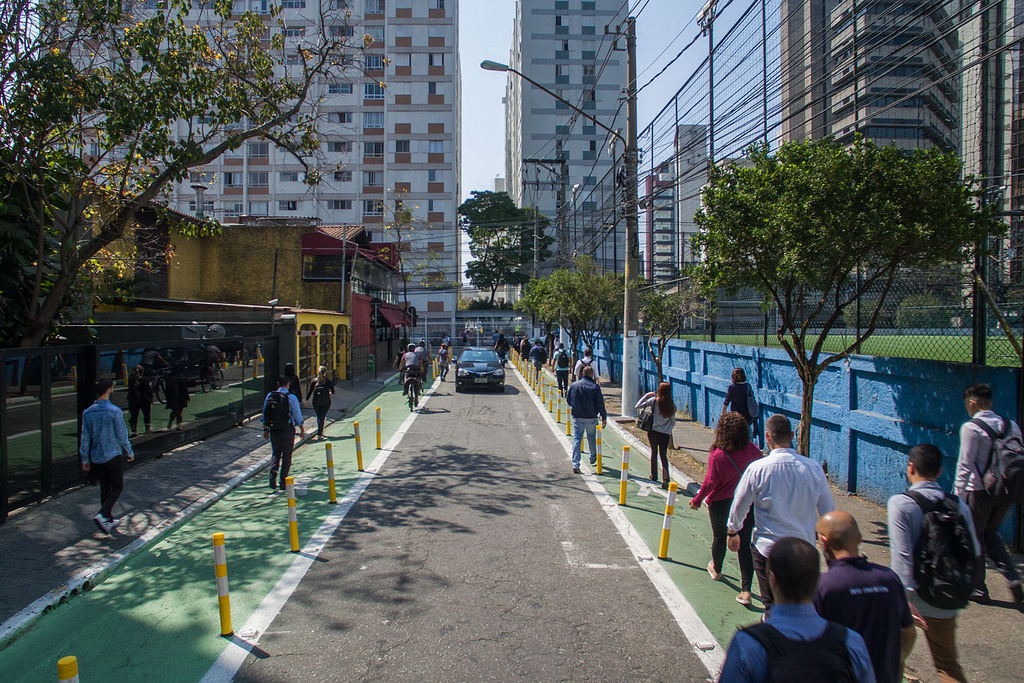 Intervenções na Rua Joel Carlos Borges garantem maior segurança aos pedestres (Foto: Pedro Mascaro/WRI Brasil)